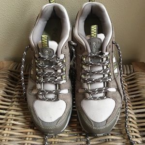 HIKING 🥾🥾 Columbia Gray and Green Athletic Shoes